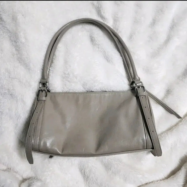 [BUNJANG] Matinkim Buckle Strap Shoulder Bag Beige / 마뗑킴 버클 스트랩 숄더백 베이지