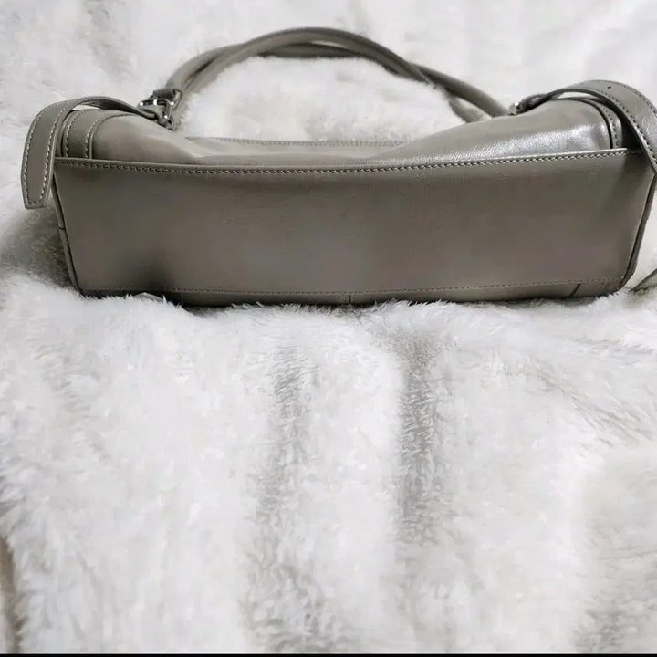 [BUNJANG] Matinkim Buckle Strap Shoulder Bag Beige / 마뗑킴 버클 스트랩 숄더백 베이지