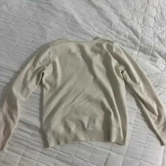 [BUNJANG] Ivory V-Neck Knit Sweater / 아이보리색 V넥 니트