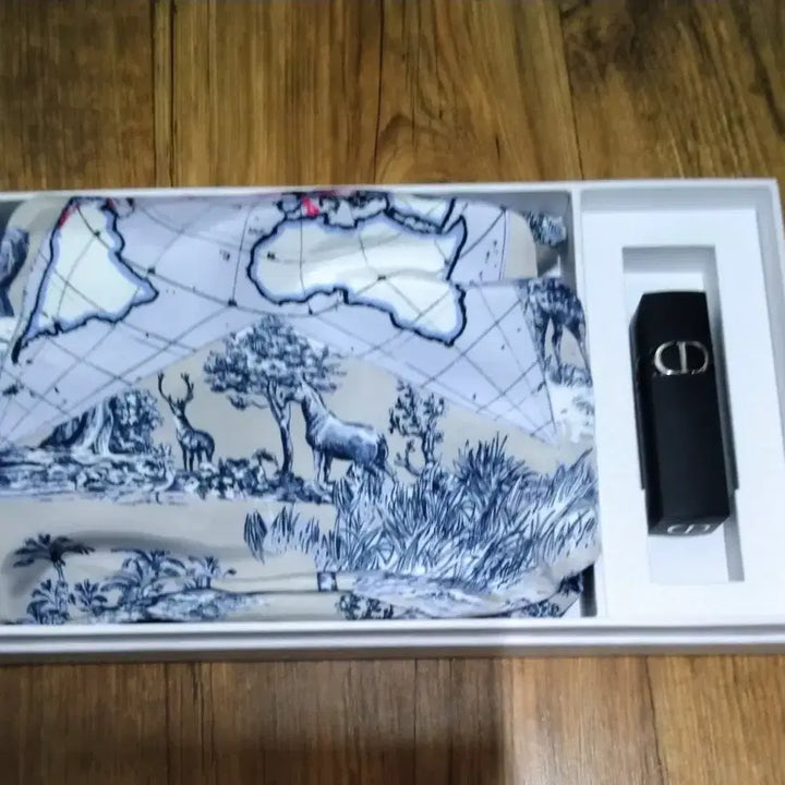 [BUNJANG] Dior Tote Drawstring Pouch Lipstick Set / Dior 토트 드로스트링 파우치 립스틱 세트