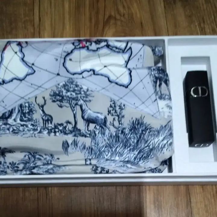 [BUNJANG] Dior Tote Drawstring Pouch Lipstick Set / Dior 토트 드로스트링 파우치 립스틱 세트