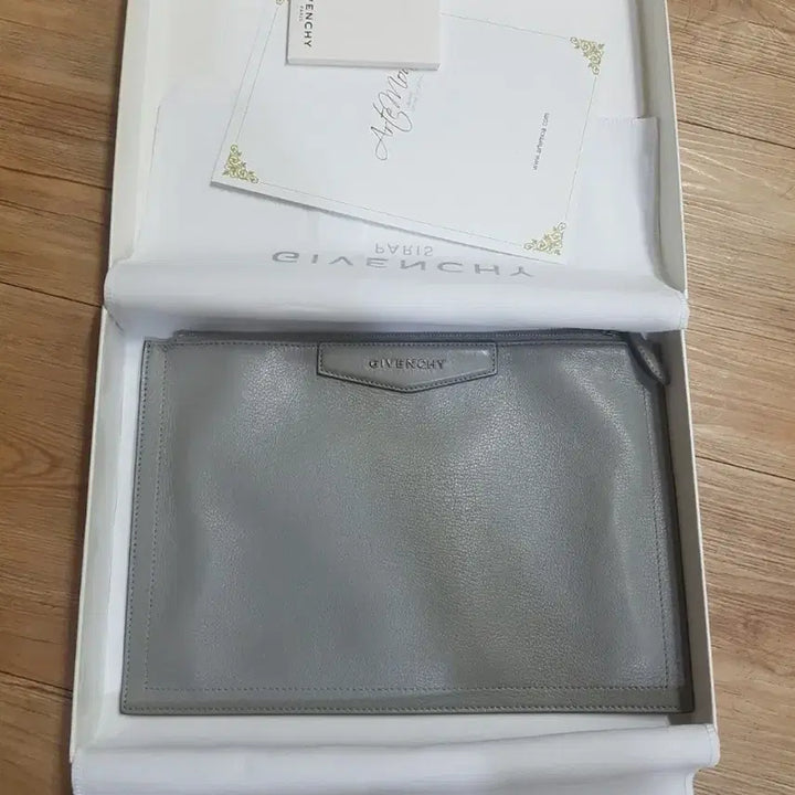 [BUNJANG] Givenchy Medium Clutch Bag / 지방시 클러치백 미듐사이즈 (남녀공용