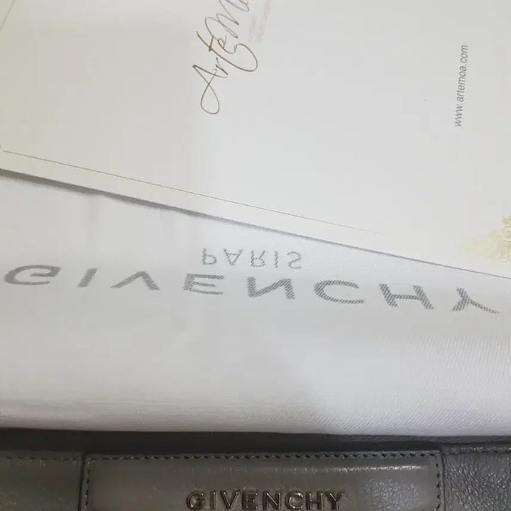 [BUNJANG] Givenchy Medium Clutch Bag / 지방시 클러치백 미듐사이즈 (남녀공용
