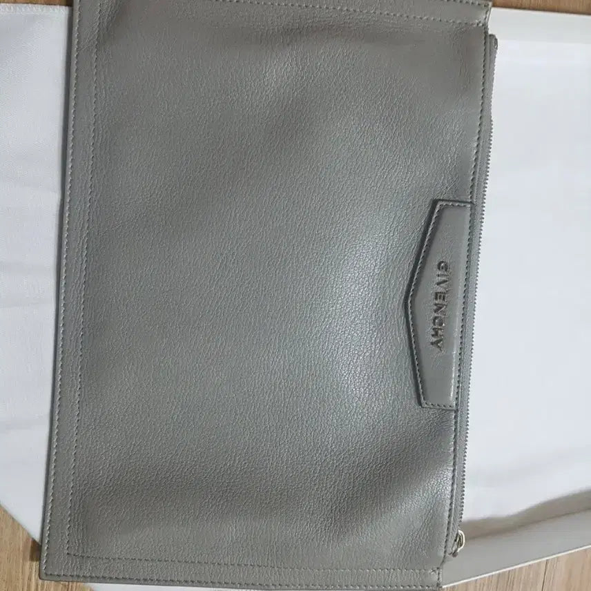 [BUNJANG] Givenchy Medium Clutch Bag / 지방시 클러치백 미듐사이즈 (남녀공용