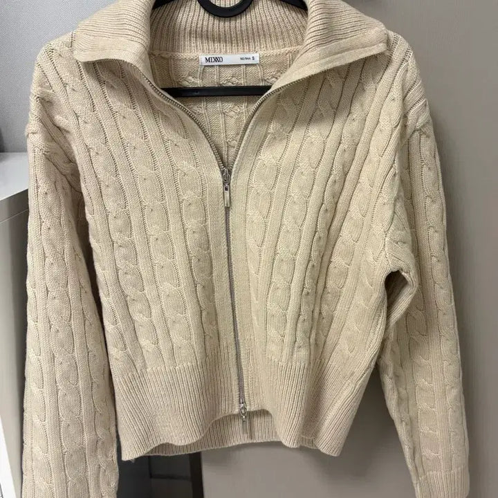 [BUNJANG] MIXXO Cable Knit Zip-Up Cardigan / 미쏘 꽈배기 니트 집업 가디건