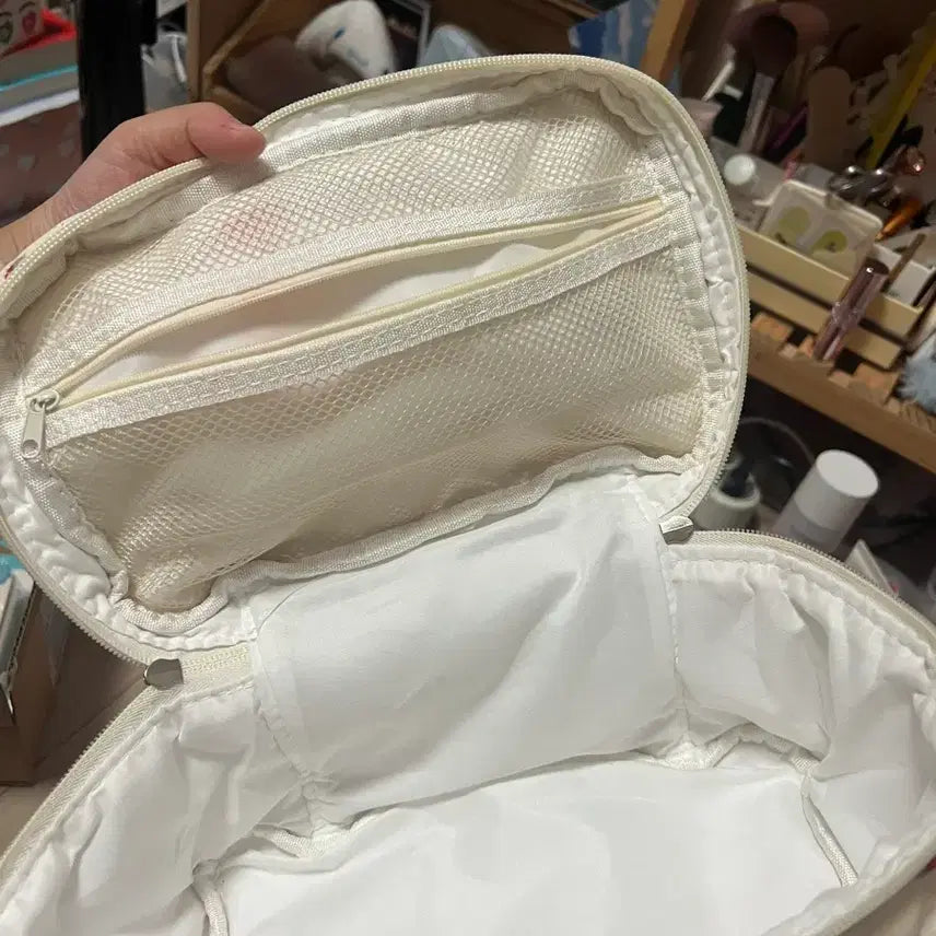 [BUNJANG] Beige Quilted Strawberry Pattern Pouch / 베이지 큰 파우치