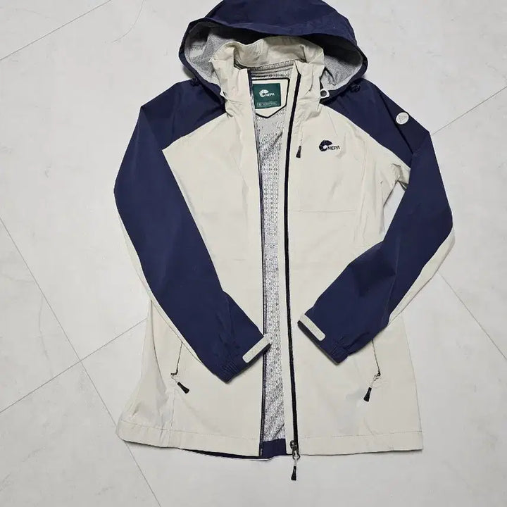 [BUNJANG] Nepa Women's Windbreaker Jacket (Size 90) / 네파 여성 바람막이 점퍼 90 싸이즈 판매