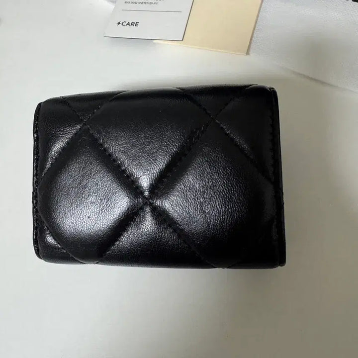 [BUNJANG] Chanel 19 Tri-fold Wallet / 샤넬 19 3단 지갑