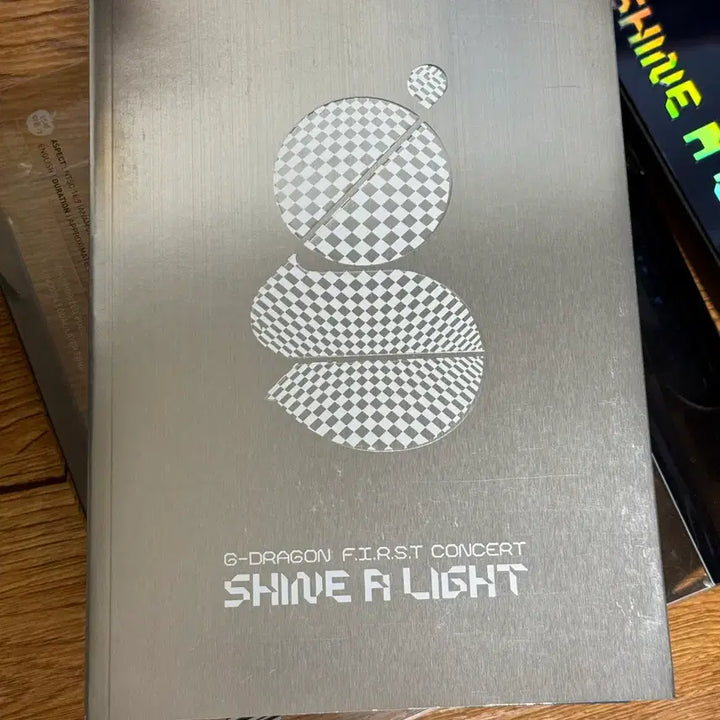 [BUNJANG] G-Dragon Shine A Light DVD + Photobook / 지드래곤 GD SHINE A LIGHT DVD 무삭제판 + 포토북