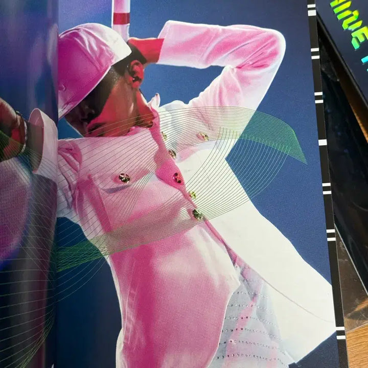 [BUNJANG] G-Dragon Shine A Light DVD + Photobook / 지드래곤 GD SHINE A LIGHT DVD 무삭제판 + 포토북