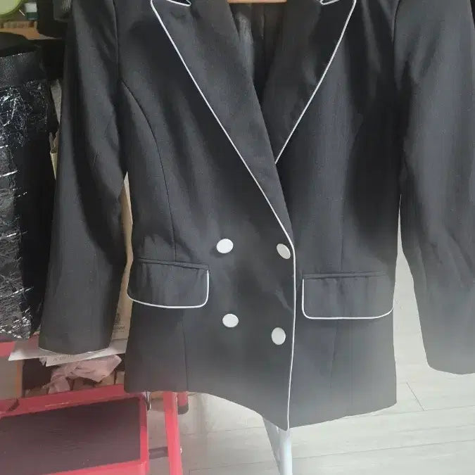 [SOLD OUT] 블랙 더블 버튼 배색자켓