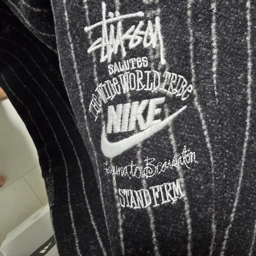 [BUNJANG] Stussy Striped Training Pants / 스투시 스트라이프 트레이닝 팬츠