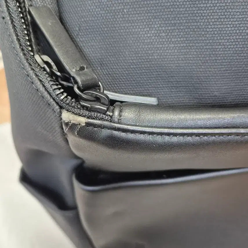 [BUNJANG] Mandarina Duck Black Backpack / 만다니라덕 백팩