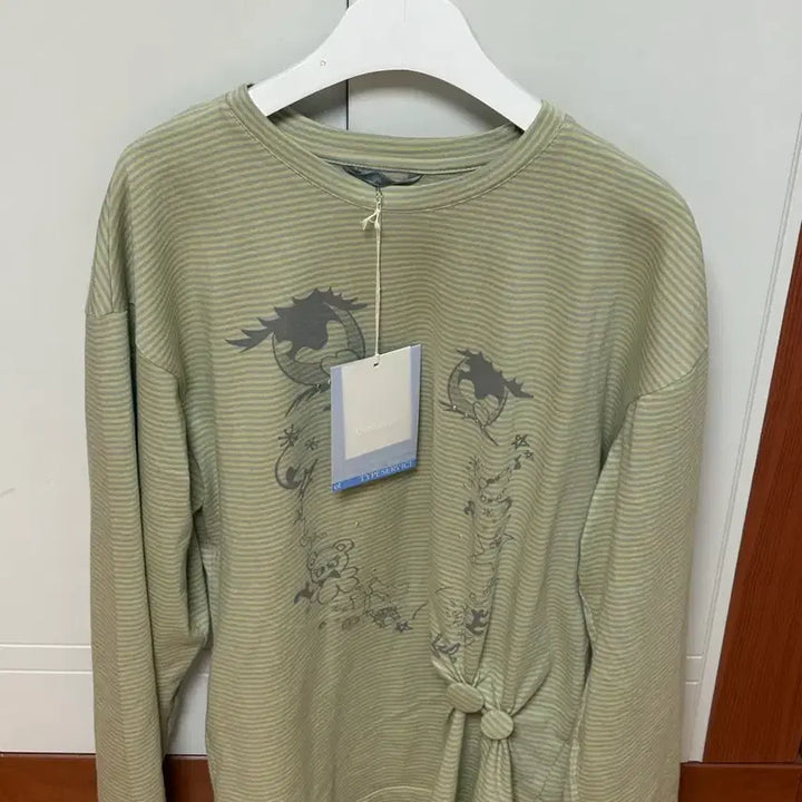 [BUNJANG] Type Service Cry Eyes Ruched Stripe T-shirt / 새상품) 타입서비스 Cry Eyes Ruched Stripe 티셔츠(그린