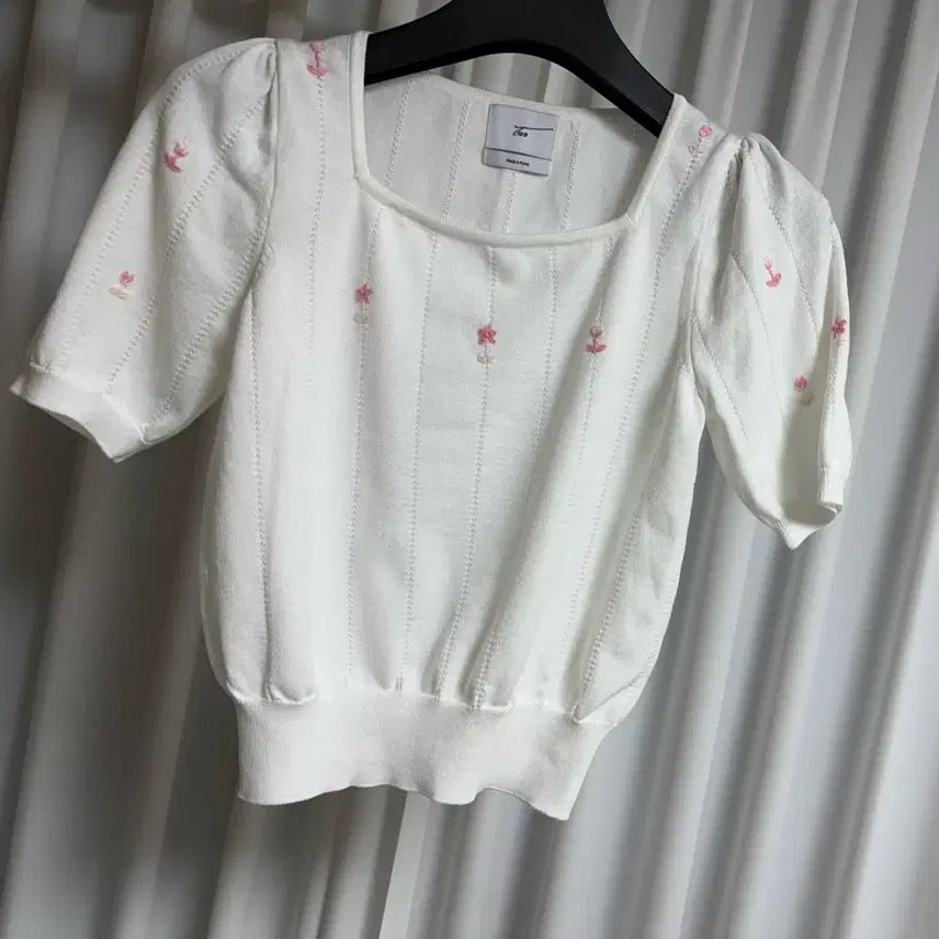 [BUNJANG] Twice Ivory Knit Sweater / 트와 리비에라 플라워 스퀘어 니트 화이트