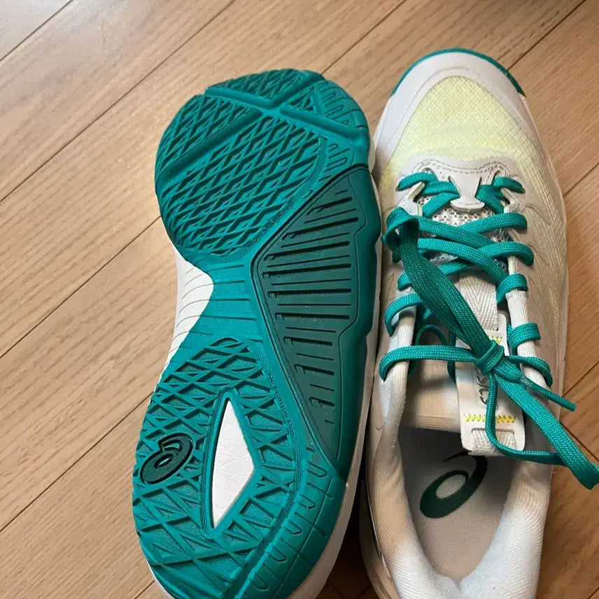 [BUNJANG] Asics Unpreased Low 2 Sneakers / 아식스 언프레아스 로우2 245