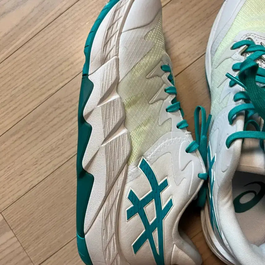 [BUNJANG] Asics Unpreased Low 2 Sneakers / 아식스 언프레아스 로우2 245