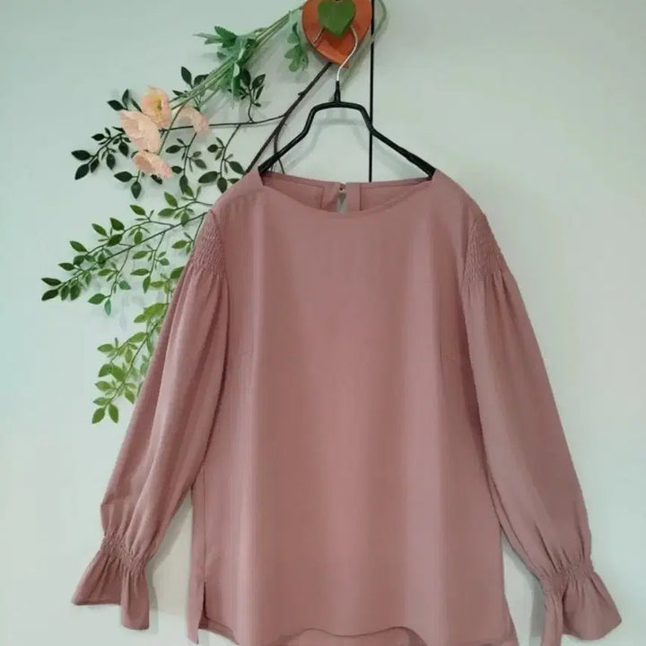[SOLD OUT] 55 인디핑크 폴리원단 어깨와 소매 밴딩 디테일 예쁜 블라우스