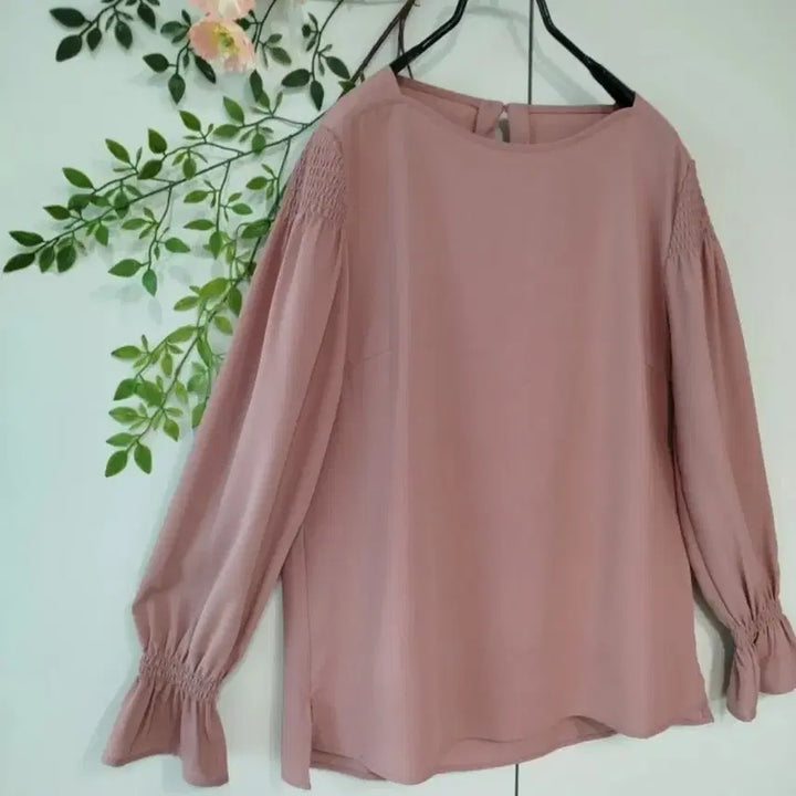 [SOLD OUT] 55 인디핑크 폴리원단 어깨와 소매 밴딩 디테일 예쁜 블라우스