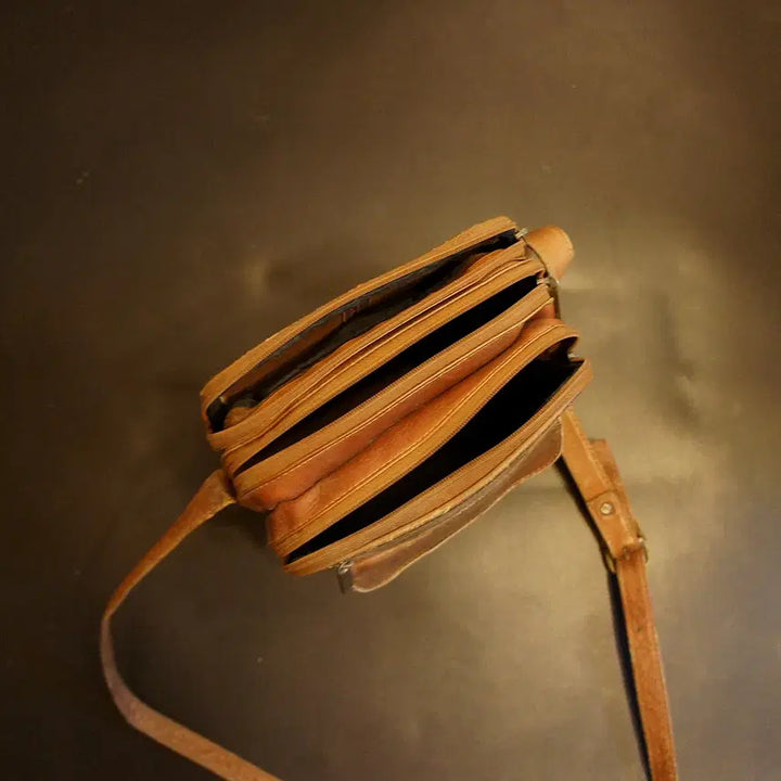 [BUNJANG] Vintage Leather Crossbody Bag / 7079 크로스가방 크로스백 가죽백 가죽가방 빈티지가방 여성가방 남자백