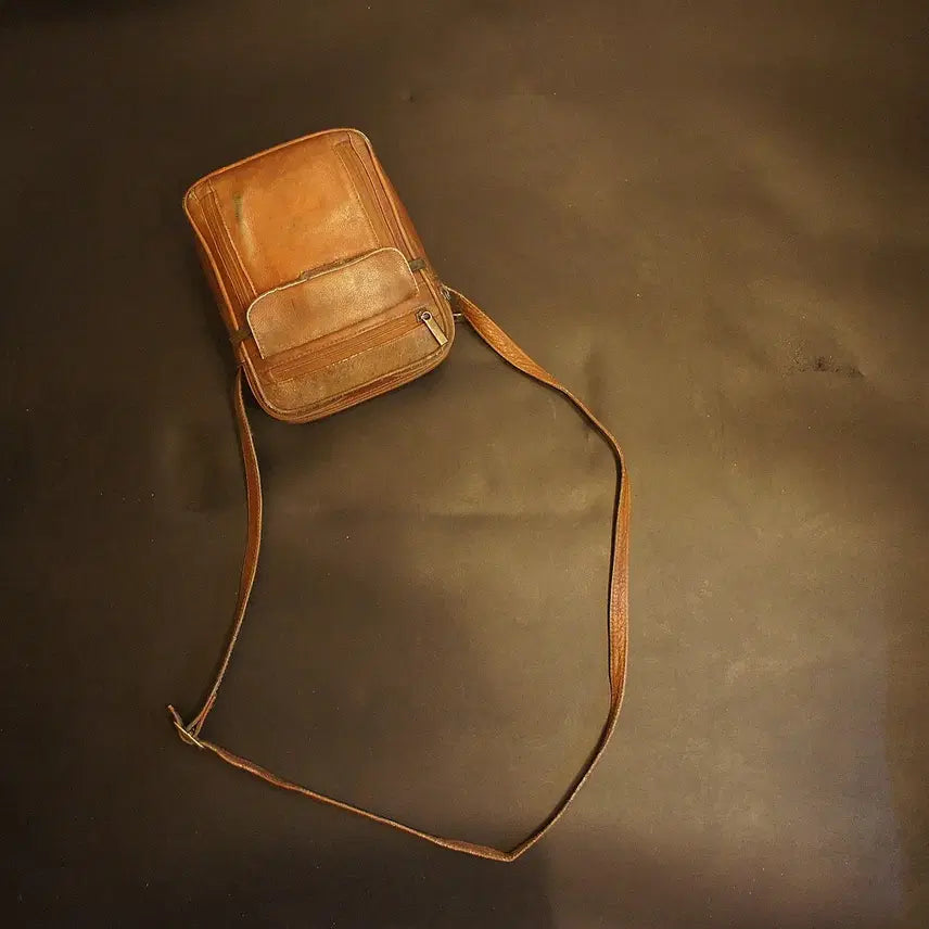 [BUNJANG] Vintage Leather Crossbody Bag / 7079 크로스가방 크로스백 가죽백 가죽가방 빈티지가방 여성가방 남자백