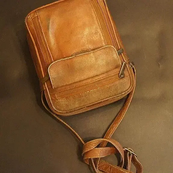 [BUNJANG] Vintage Leather Crossbody Bag / 7079 크로스가방 크로스백 가죽백 가죽가방 빈티지가방 여성가방 남자백