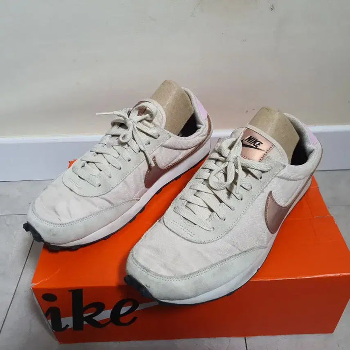 [BUNJANG] Nike Daybreak RTL Metallic Red Bronze Sneakers / 나이키 데이브레이크 RTL 메탈릭 레드 브론즈 CU5324-100, 27