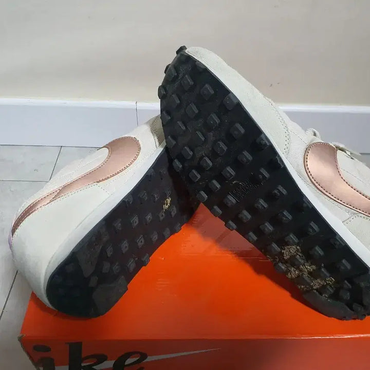 [BUNJANG] Nike Daybreak RTL Metallic Red Bronze Sneakers / 나이키 데이브레이크 RTL 메탈릭 레드 브론즈 CU5324-100, 27