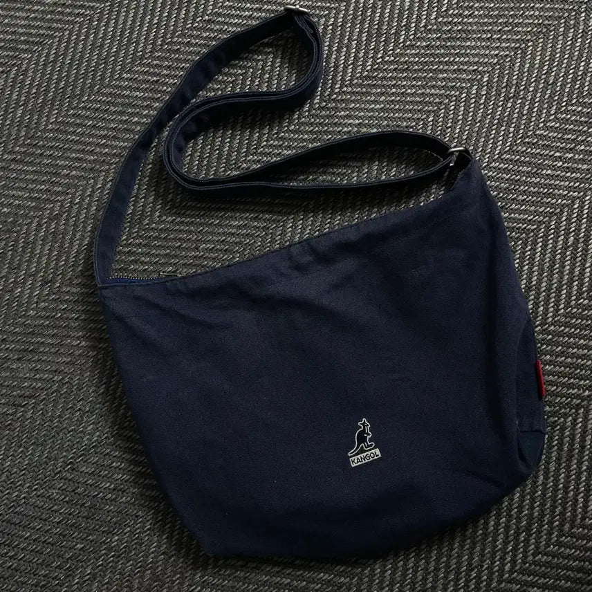 [SOLD OUT] 캉골 자수로고 네이비 캔버스 크로스백 y 4568