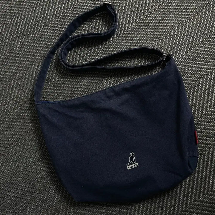 [SOLD OUT] 캉골 자수로고 네이비 캔버스 크로스백 y 4568