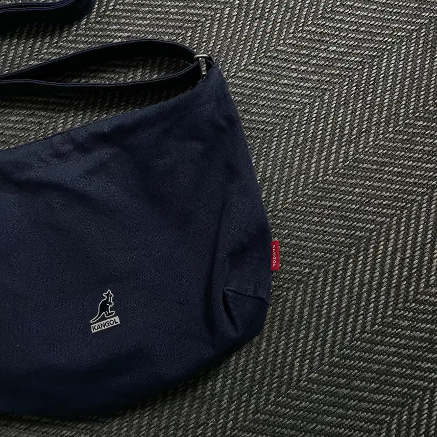 [SOLD OUT] 캉골 자수로고 네이비 캔버스 크로스백 y 4568
