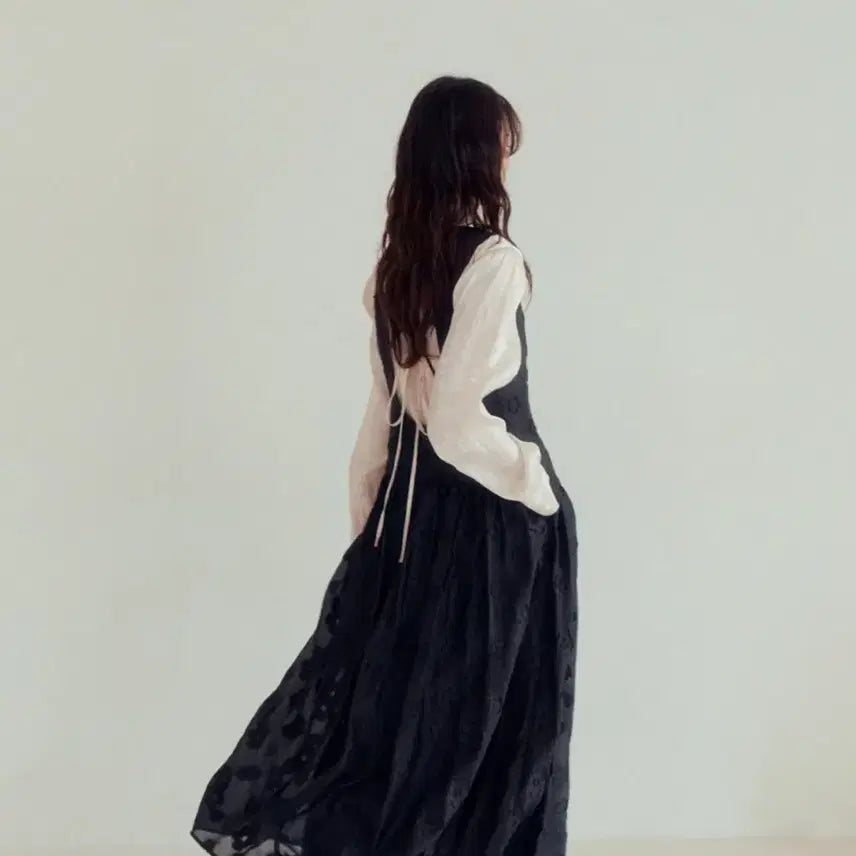 [BUNJANG] Majoone Lace Back Hole Dress / 마조네 BACK HOLE DRESS_LACE
