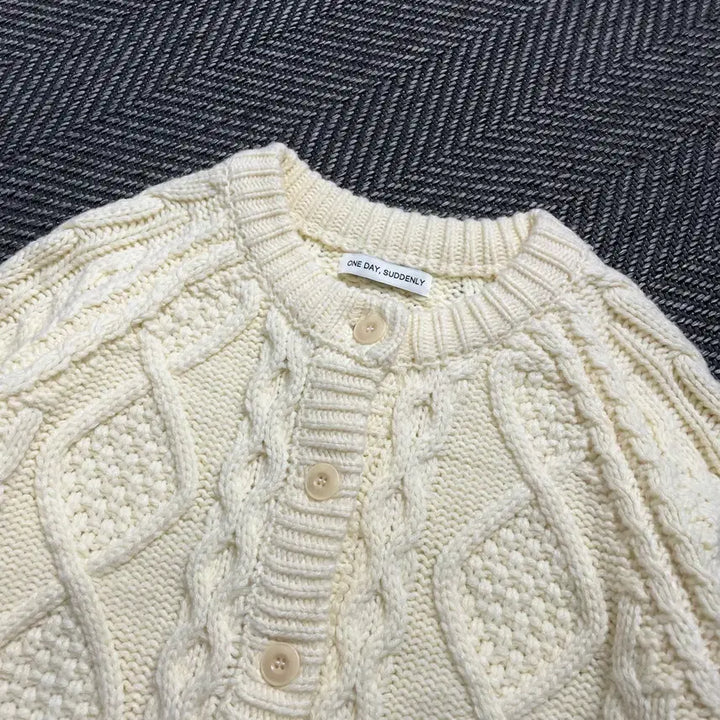 [BUNJANG] ONE DAY, SUDDENLY Ivory Cable Knit Sweater / ONE DAY, SUDDENLY 아이보리 케이블 니트y 4572