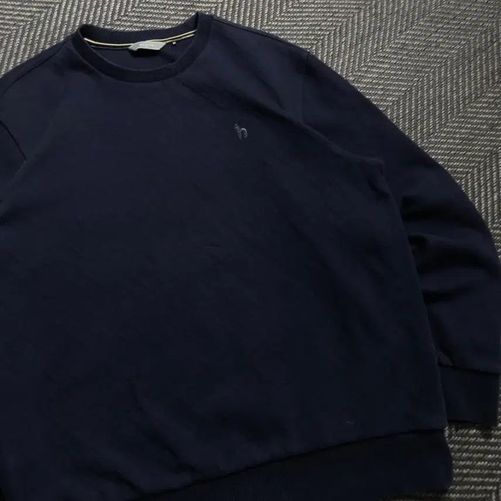 [SOLD OUT] HAZZYS 자수로고 패턴 맨투맨 네이비y 4576