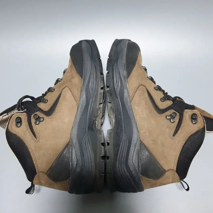 [BUNJANG] CampLine Annestorm Alpha Gore-Tex Hiking Boots / 캠프라인 애니스톰 알파 고어텍스 등산화