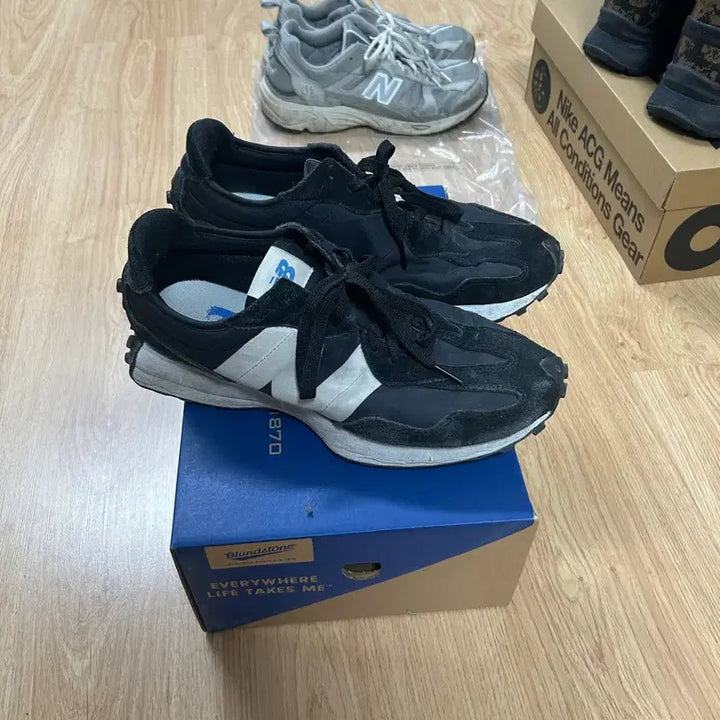 [BUNJANG] New Balance 327 Black Sneakers / 뉴발란스 327 블랙 스니커즈 280