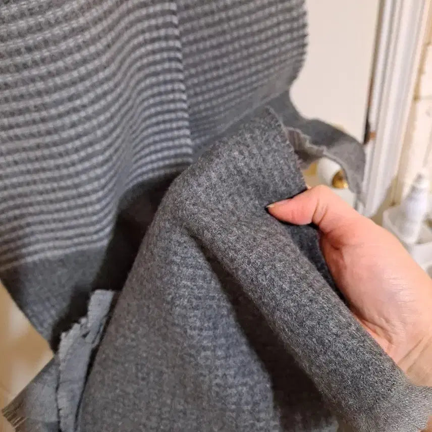 [BUNJANG] Unused Gray Tone Scarf / 미사용/세련 따뜻 목도리