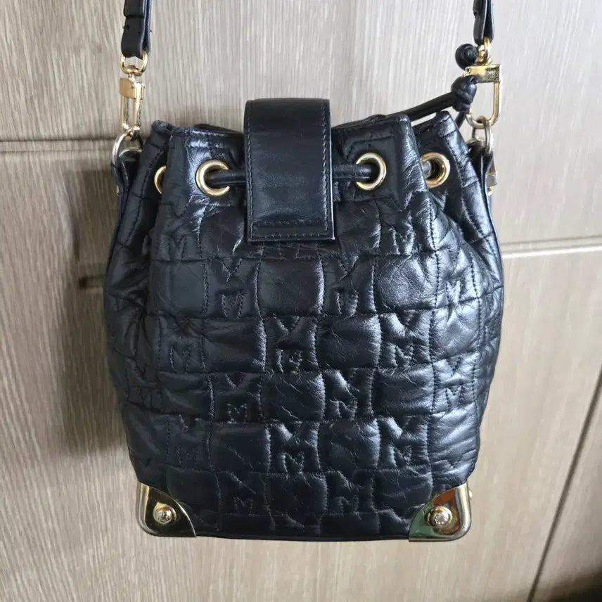 [BUNJANG] MECITTY Black Quilted Bucket Bag / 메트로시티 블랙 퀼팅 버킷백