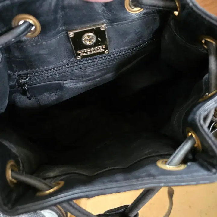 [BUNJANG] MECITTY Black Quilted Bucket Bag / 메트로시티 블랙 퀼팅 버킷백