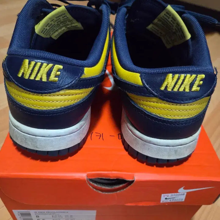 [BUNJANG] Nike Dunk Low Yellow/Navy Sneakers / 나이키 덩크 로우 옐로우/네이비 스니커즈