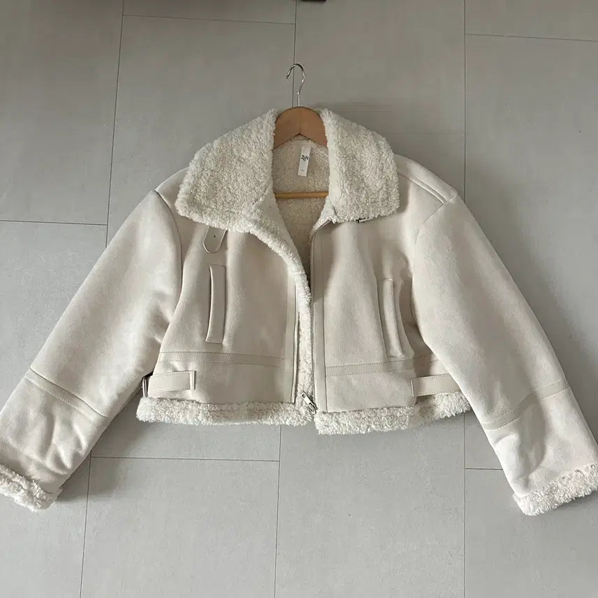 [BUNJANG] Moody Body Week Short Mustang Jacket Ivory / 무디배디 위크 숏 무스탕 자켓 아이보리