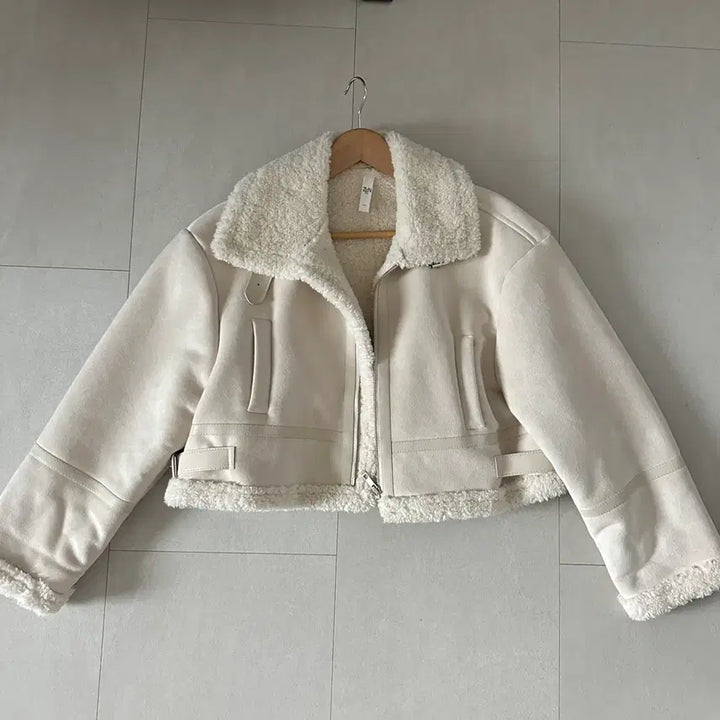 [BUNJANG] Moody Body Week Short Mustang Jacket Ivory / 무디배디 위크 숏 무스탕 자켓 아이보리