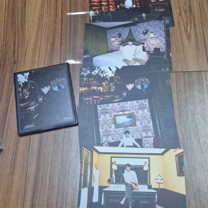 [BUNJANG] Jung Yong Hwa Folding Mirror + Photo Postcard Set / 정용화 접이식거울 포토엽서 5매 택포