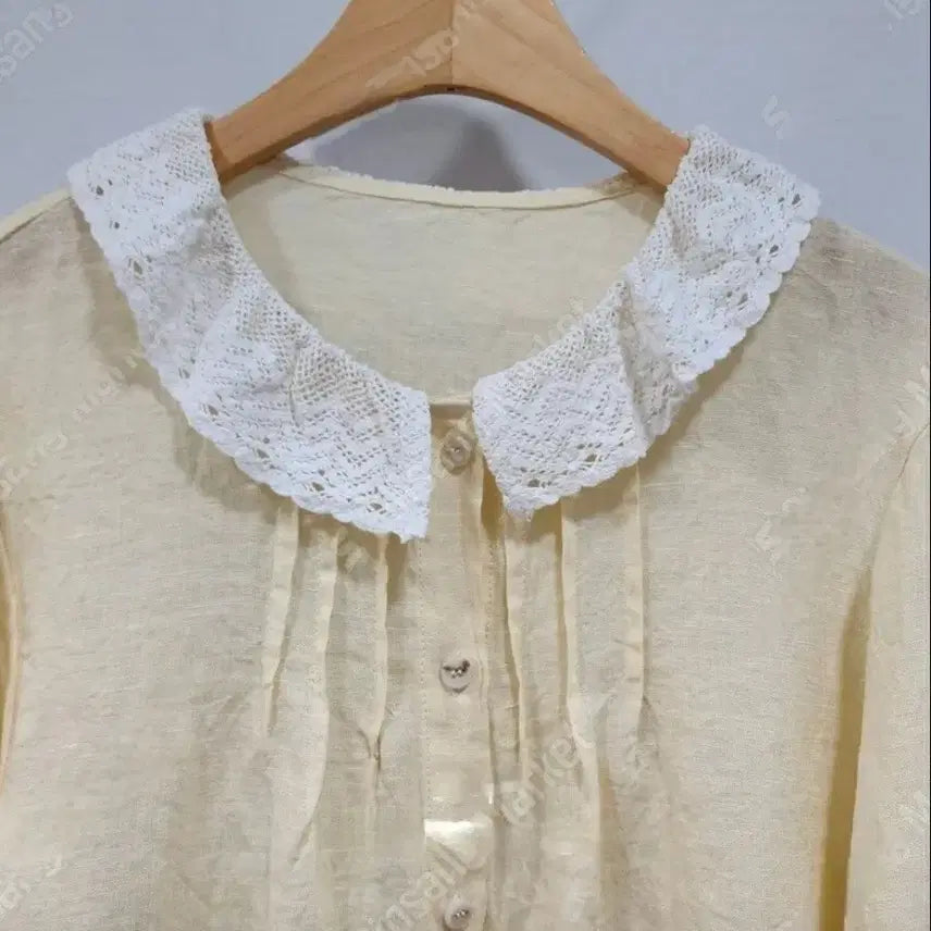 [SOLD OUT] 린넨 토숀 레이스 블라우스