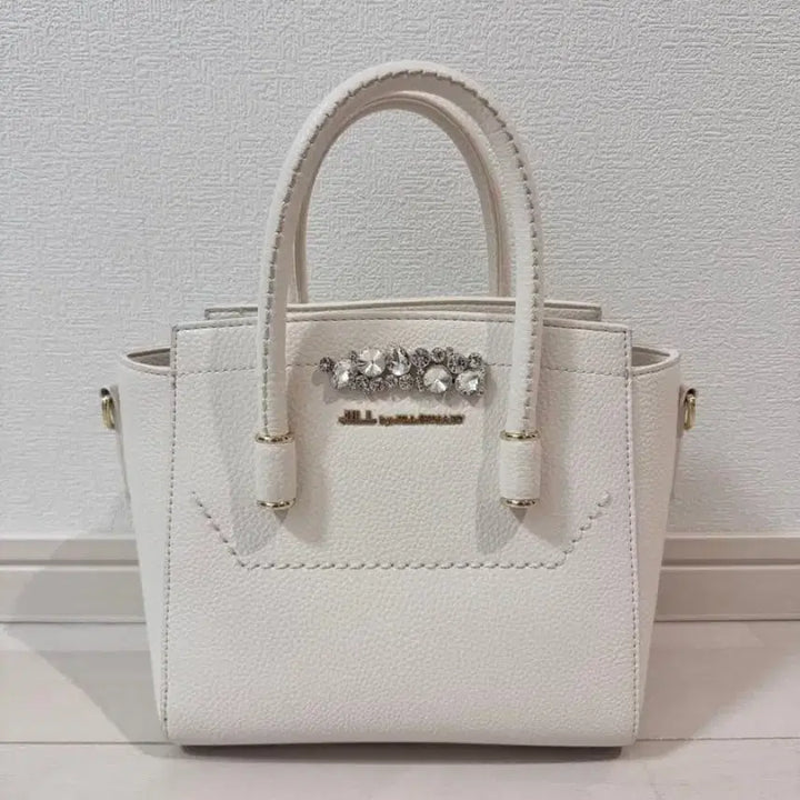 [BUNJANG] Jill Stuart Royal Bijou White Tote Bag / 질바이질스튜어트 로얄 비쥬 화이트 가방 토트백 양산형 지뢰계 스나계