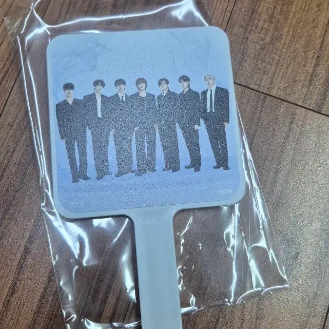 [BUNJANG] n.SSign Hand Mirror Poster / 엔싸인 손거울 포스터