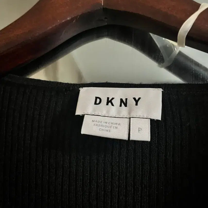 [BUNJANG] DKNY Ribbed Knit Long Sleeve Top / DKNY 블랙 골지 니트 긴팔티