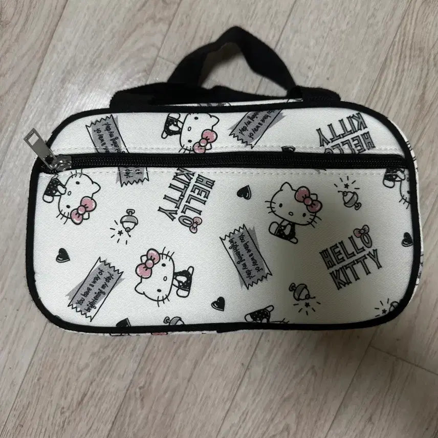 [BUNJANG] Hello Kitty Cinnamoroll Pouch Bundle / 시나모롤 파우치 새상품