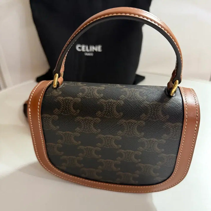 [BUNJANG] Celine Mini Clea Besace Triomphe Bag / 셀린느 미니 클레아 베사체 트리오페