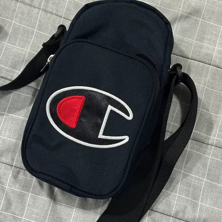 [BUNJANG] Champion Logo Mini Crossbody Bag (Navy) / 챔피온 로고 미니 크로스백 네이비